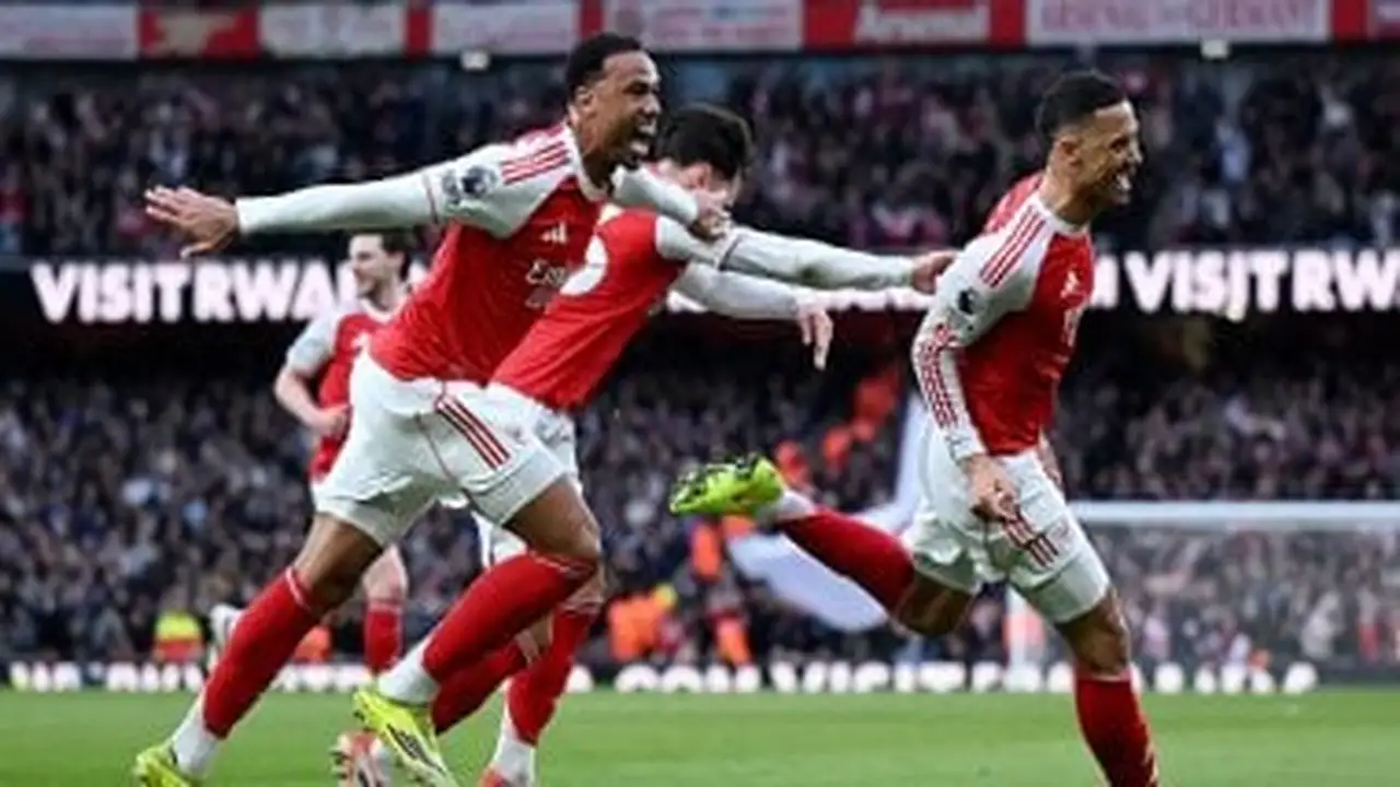 أرسنال يواجه بيرنلي وينتظر هدية بورنموث للتتويج بلقب الدوري الإنجليزي